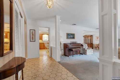 725 Amaryllis Ave, Oradell, NJ 07649-1403