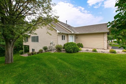 112087 Stone Creek Dr, Chaska, MN 55318-2497