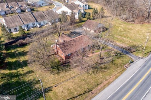 564 Lampeter Rd, Lancaster PA  17602-4010 exterior