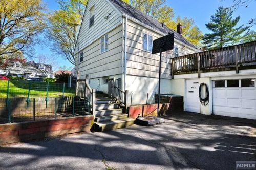 646 George St, Teaneck, NJ 07666-5356