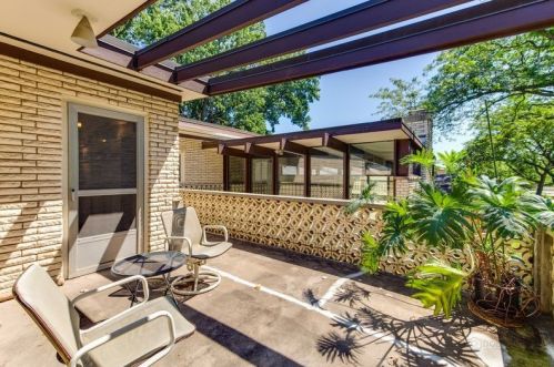 4848 Coyle Ave, Chicago IL 60645-3213 exterior