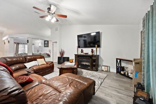 572 Mccomb Ave, Fort Pierce FL 34953-3924 exterior