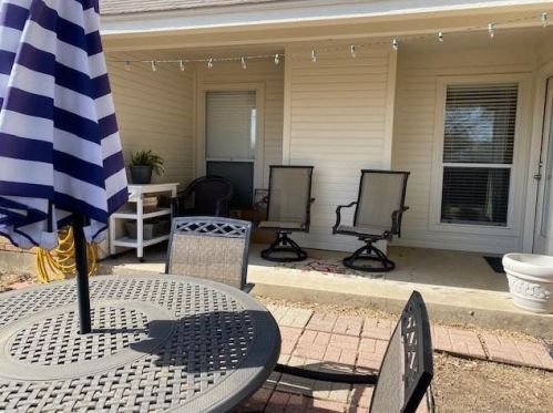 924 Rolling Mdw Dr, Burleson TX 76028-7476 exterior