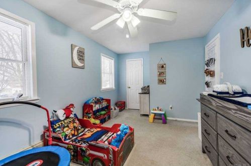 10 Pawnee Dr, Commack NY 11725-4210 exterior