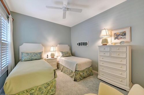 1826 Leamington Ln, Naples FL 34109-1452 exterior