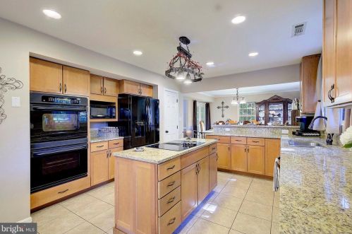 60 Radcliffe Dr, Huntingtown MD 20639-8701 exterior