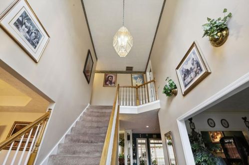 950 Old Greystone Dr, Lithonia, GA 30058-9011