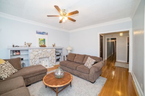 7000 Paxton Ave, Chicago, IL 21511-2212