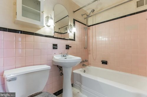 7 Dowling Ave, Camden NJ 08106-1433 exterior