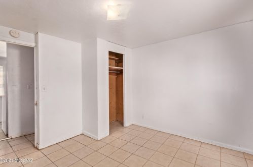 834 Lee St, Tucson AZ 85719-3932 exterior