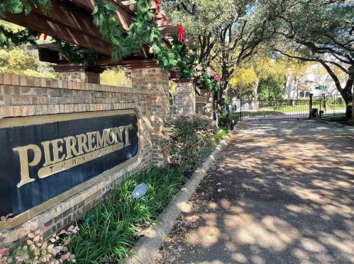 9218 Esplanade Dr, Dallas TX  75220-5067 exterior