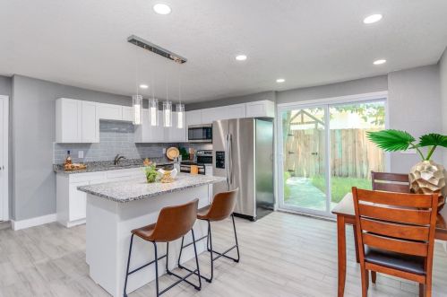 3213 Cherry St, Tampa FL  33607-3115 exterior