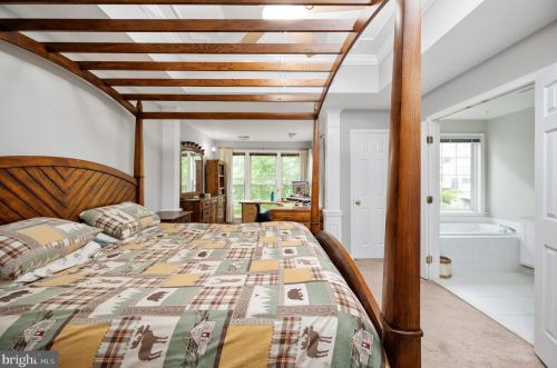 6408 Hawk Vw Ln, Alexandria VA 22312-3985 exterior