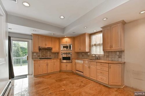 47 Kipp Ave, Hasbrouck Heights NJ 07604-1216 exterior