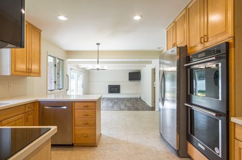 1136 Brewster Rd, Rochester MI 48309-1433 exterior