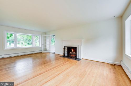 1325 Kurtz Rd, Mc Lean VA  22101-4018 exterior