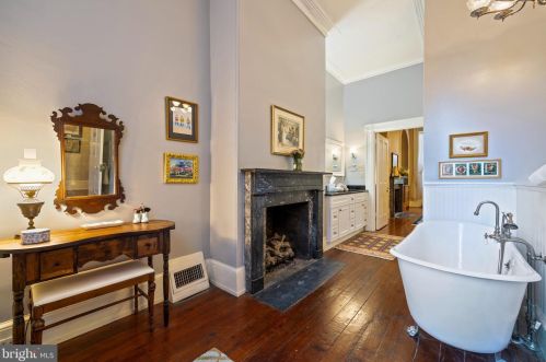 1016 Clinton St, Philadelphia PA 19107-6017 exterior