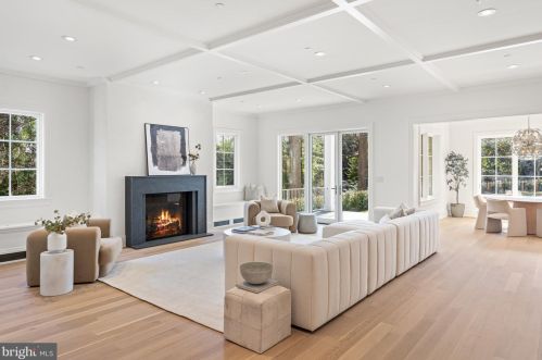 4526 Hawthorne St, Washington DC 20016-3570 exterior