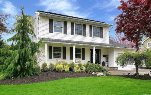 6 Crest Ln, Commack, NY 11725-1321