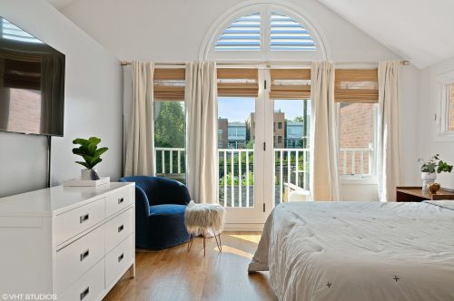 2710 Bosworth Ave, Chicago IL 60642-8062 exterior