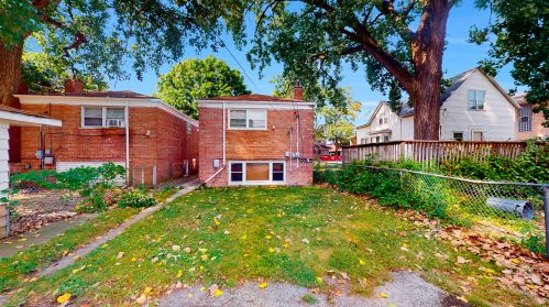 13937 Atlantic Ave, Chicago IL 60827-2404 exterior