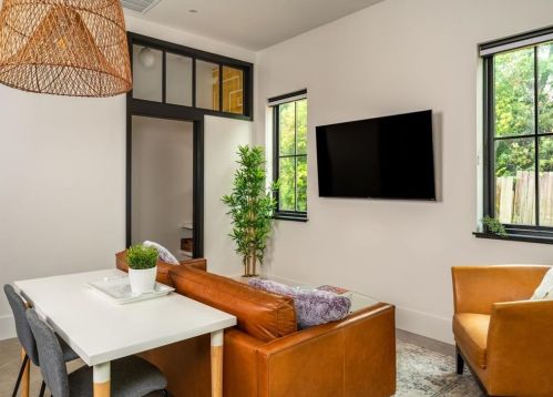 2106 14 St, Austin TX 78702-1304 exterior