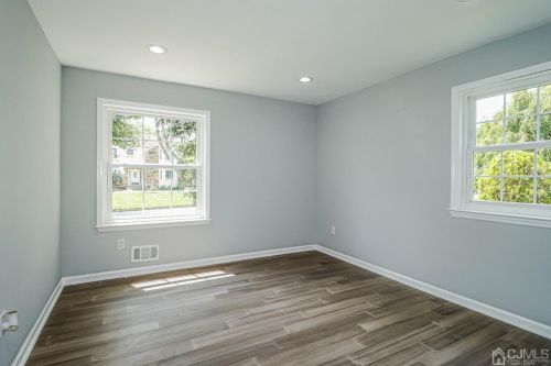 22 La Valencia Rd, Old Bridge NJ  08857-3305 exterior