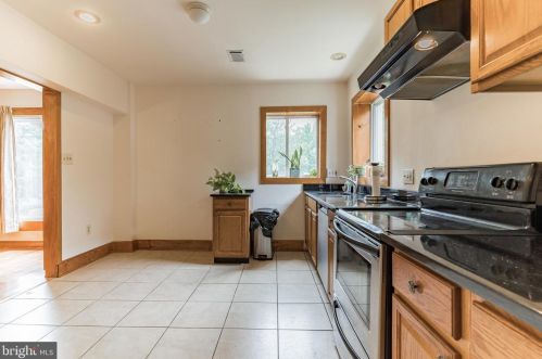 2409 Rand Pl, Washington DC 20002-1911 exterior