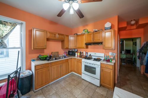 925 Cicero Ave, Chicago, IL 60651-5214