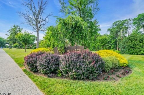 93 Troy Dr, Springfield NJ 07081-2045 exterior