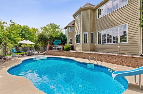 2252 Joyce Ln, Naperville IL 60564-4392 exterior