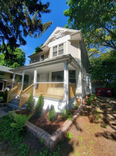 817 County St, Waukegan, IL 60085-2005