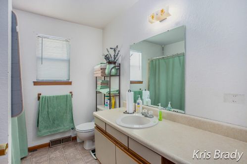 1900 Burton, Grand Rapids MI 49506-4620 exterior