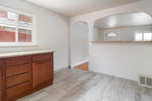 712 Southern Ave, Pittsburgh PA 15235-4166 exterior