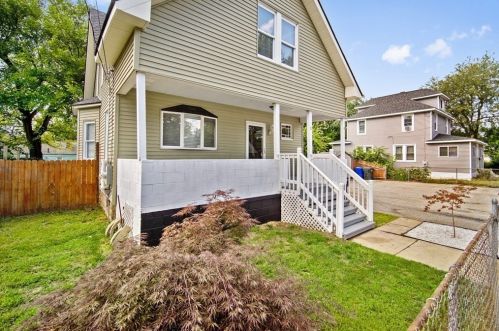 10 Pemaquid St, Springfield, MA 01151-1331