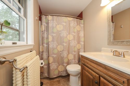 247 Elm St, Concord NH 03303-3322 exterior