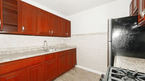 817 170th St, Bronx NY 10452-7013 exterior