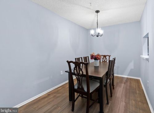 72 Holly Ct, Trenton NJ 08619-4636 exterior