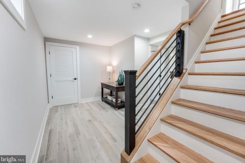 1505 Crestwood Dr, Alexandria VA  22302-2303 exterior