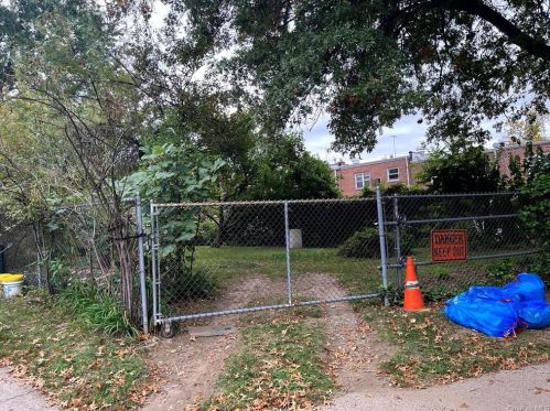 1020 Lydig Ave, Bronx NY 10462-2260 exterior