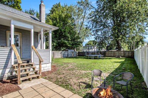 231 4 Ave, Three Rivers MI 49093-1509 exterior