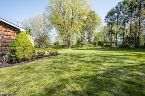 22 Heritage Dr, Warren NJ 07059-6827 exterior