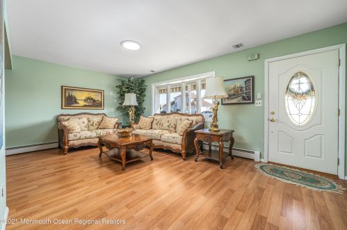 807 Bowline Dr, Lacey NJ 08731-3006 exterior