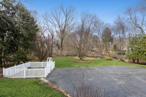 181 Long Lots Rd, Westport CT 06880-3826 exterior