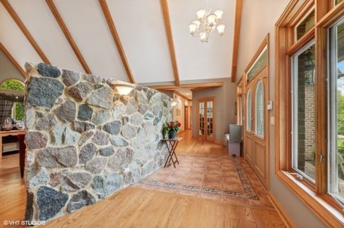 7104 Braemar Cir, Bull Valley, IL 60014-6602