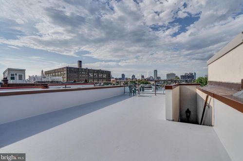 522 Carpenter St, Philadelphia PA 19147-4033 exterior