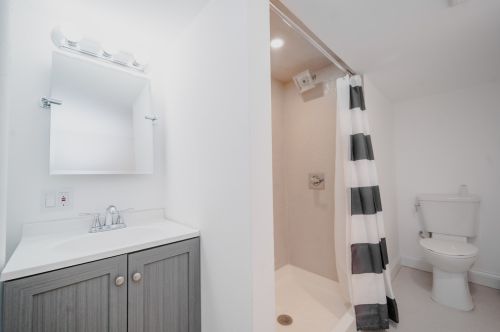 5630 Cullom Ave, Chicago IL 60634-1700 exterior