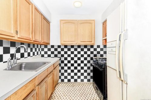 2001 Prospect Ave, Bronx NY 10459-3959 exterior