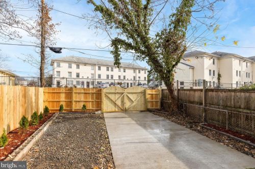 2257 16th St, Washington DC  20020-4301 exterior