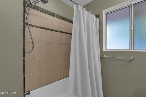 8051 14 Ave, Phoenix AZ 85023-2585 exterior